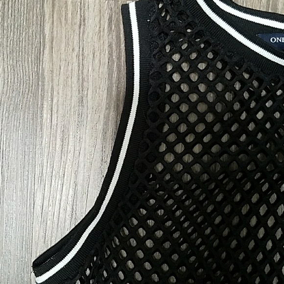 Mesh sleeveless top - Picture 2 of 2
